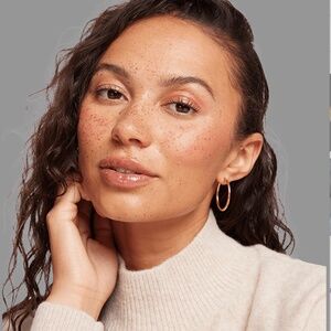 ELLIE VAIL Laurette Medium Hoop Earring